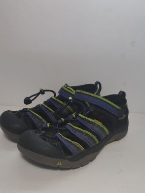 Keen Kids Blue Yellow size 5 sandal used.